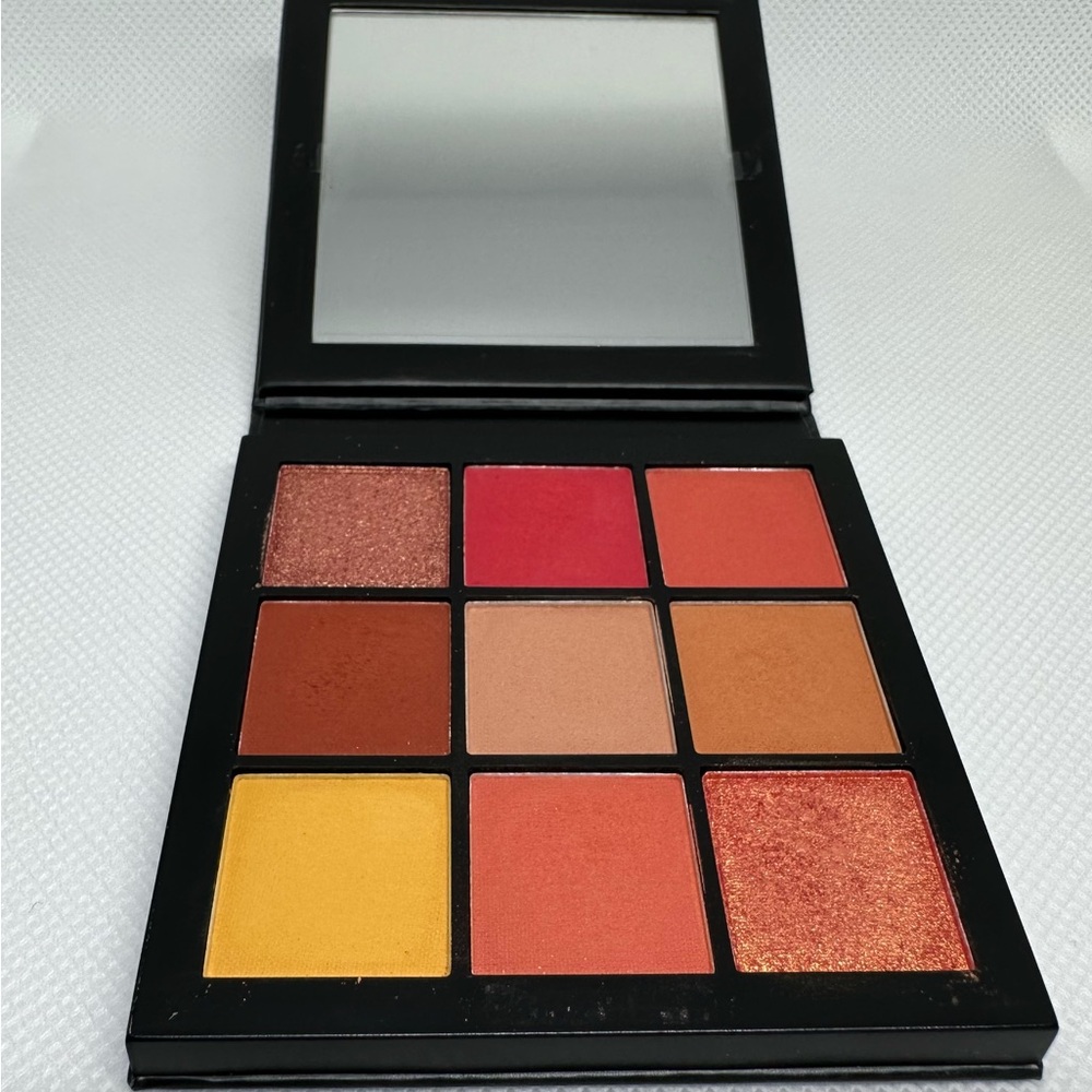 Huda Beauty Coral Obsessions Palette